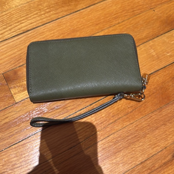 Michael Kors wristlet wallet - Picture 2 of 6